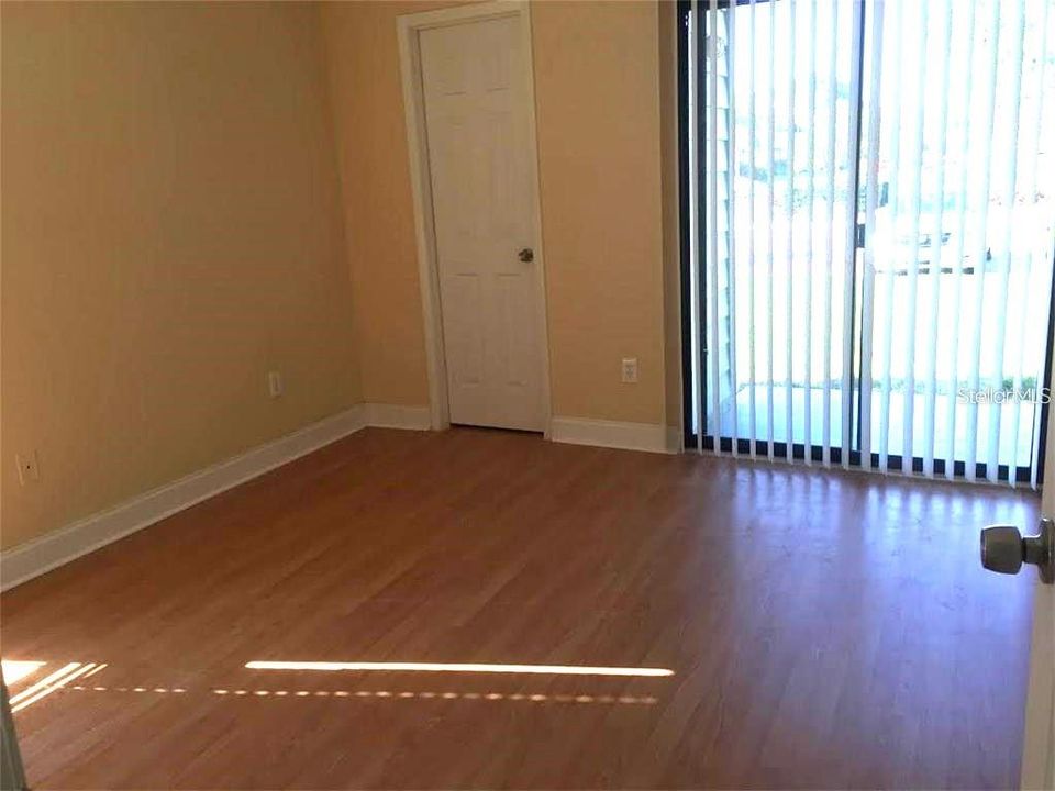 Active With Contract: $1,595 (2 beds, 2 baths, 898 Square Feet)
