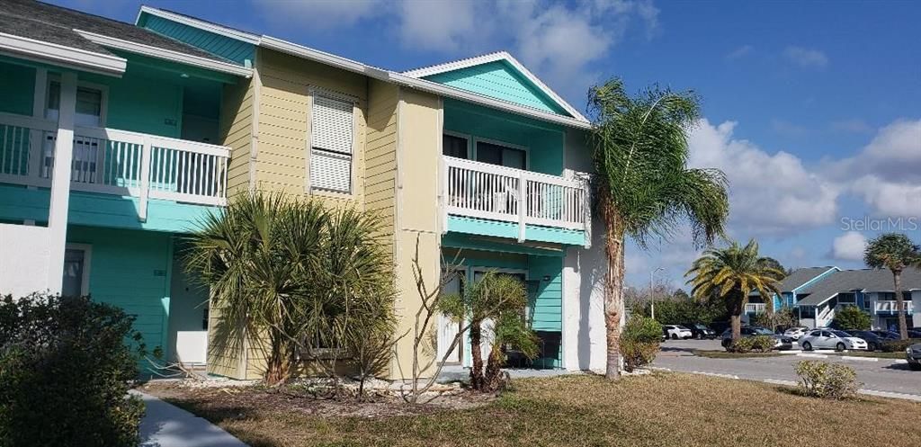 Active With Contract: $1,595 (2 beds, 2 baths, 898 Square Feet)