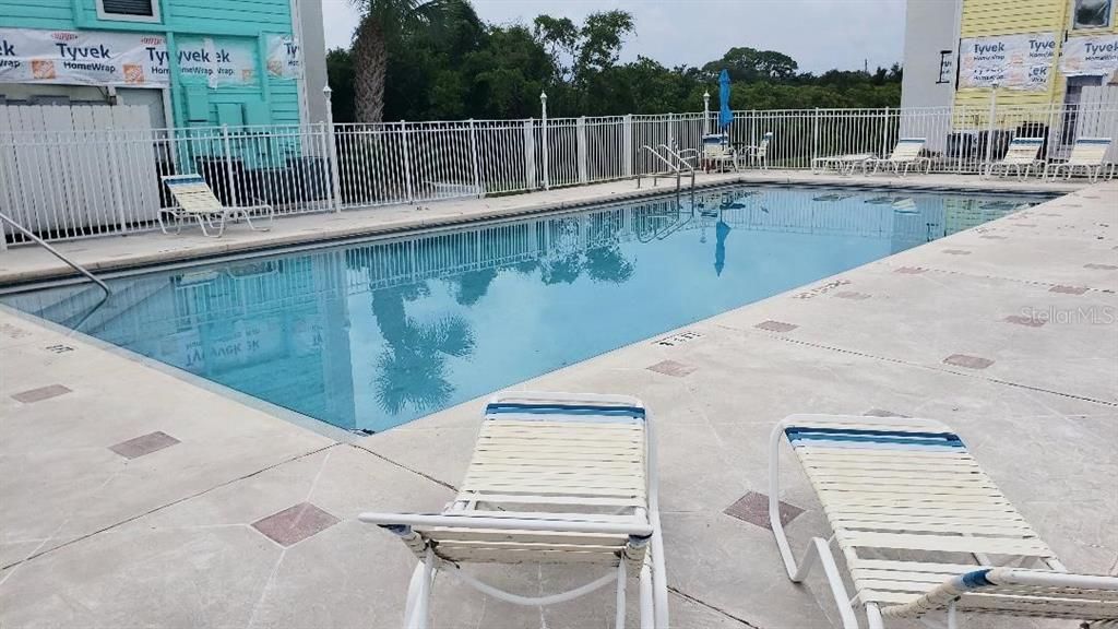 Active With Contract: $1,595 (2 beds, 2 baths, 898 Square Feet)