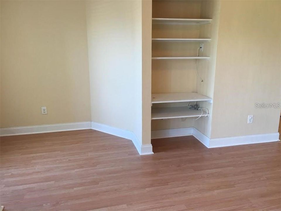 Active With Contract: $1,595 (2 beds, 2 baths, 898 Square Feet)