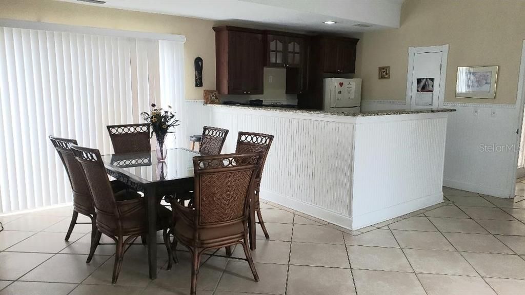 Active With Contract: $1,595 (2 beds, 2 baths, 898 Square Feet)