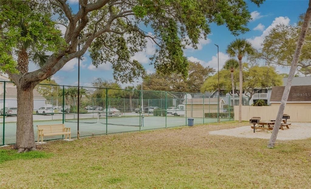Active With Contract: $1,595 (2 beds, 2 baths, 898 Square Feet)