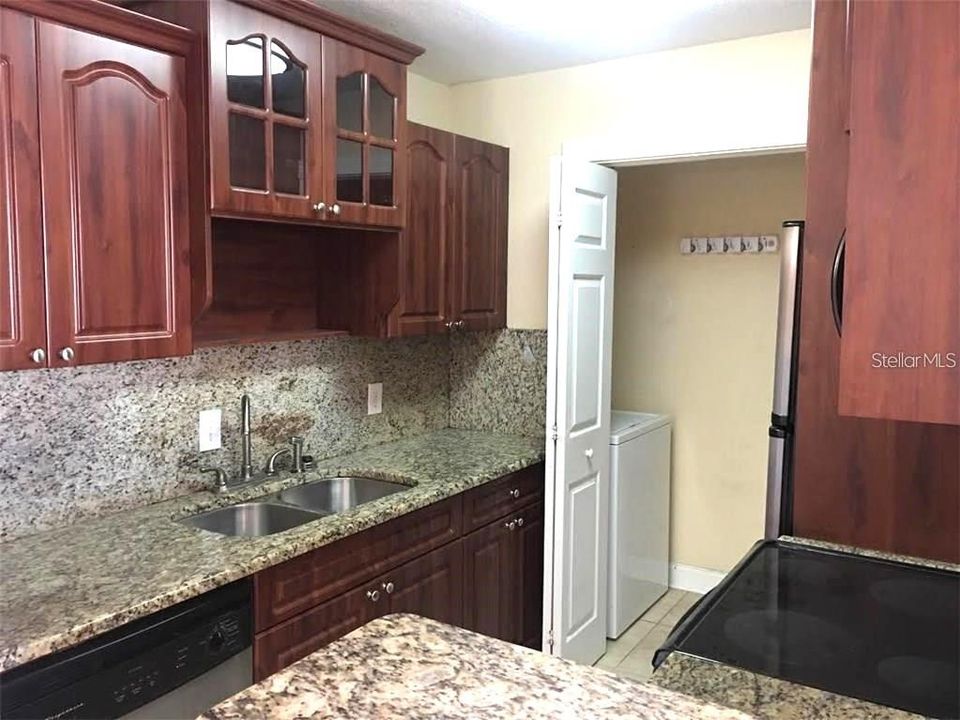 Active With Contract: $1,595 (2 beds, 2 baths, 898 Square Feet)