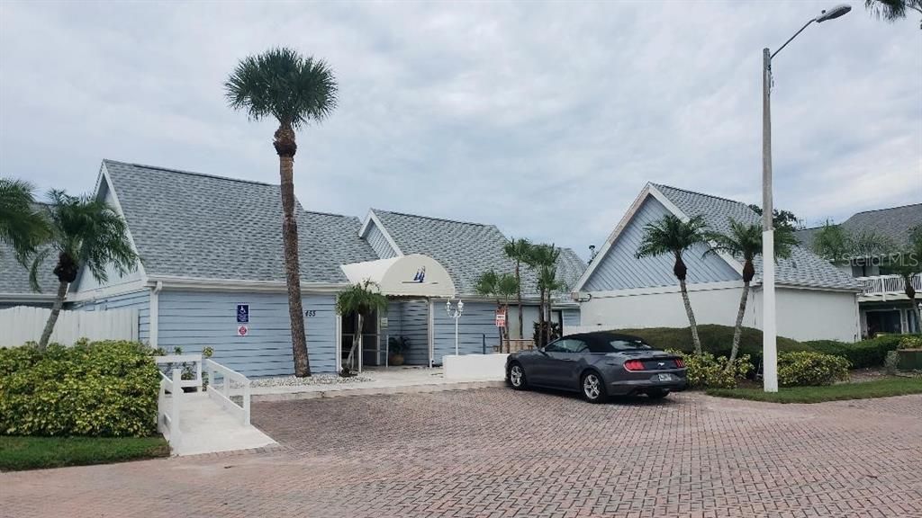 Active With Contract: $1,595 (2 beds, 2 baths, 898 Square Feet)