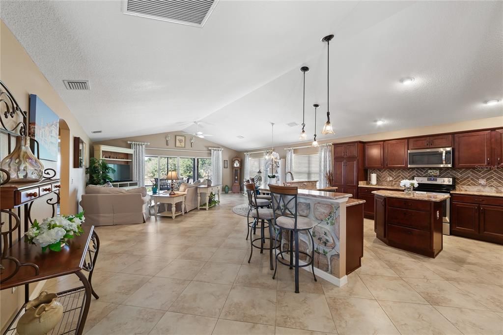 Activo con contrato: $445,000 (3 camas, 2 baños, 1808 Pies cuadrados)
