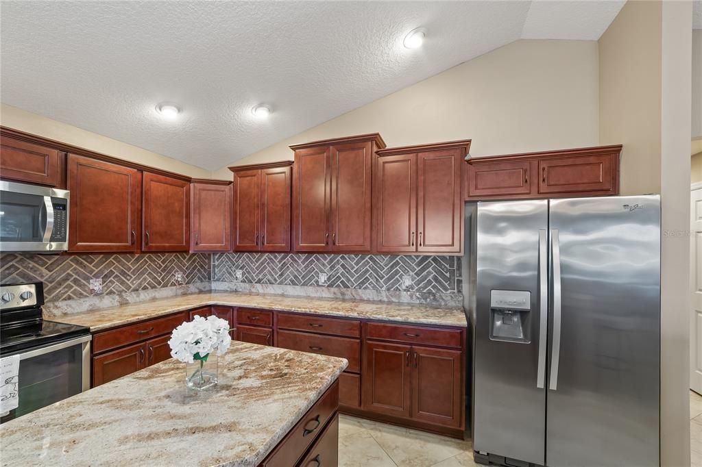 Activo con contrato: $445,000 (3 camas, 2 baños, 1808 Pies cuadrados)
