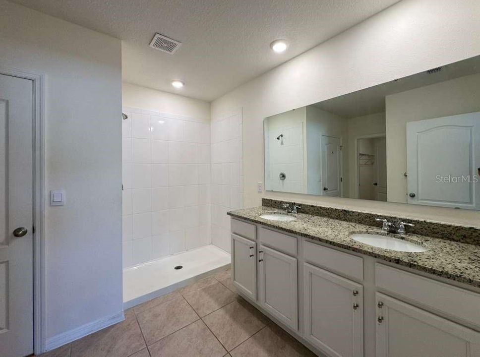 For Rent: $2,350 (4 beds, 2 baths, 1830 Square Feet)