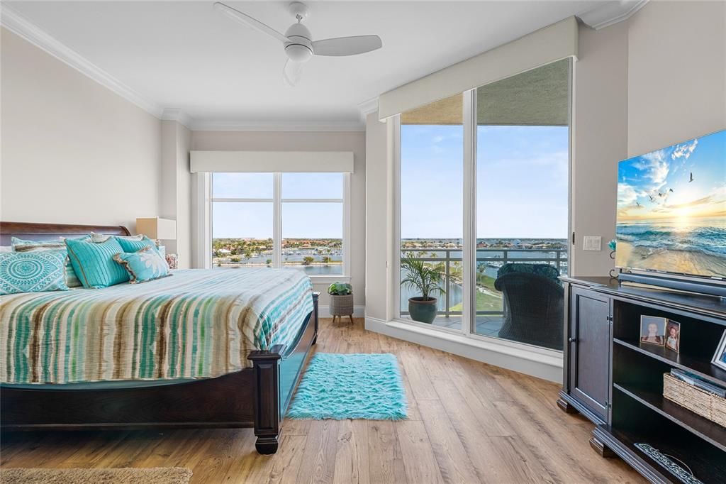 For Sale: $717,900 (2 beds, 2 baths, 1978 Square Feet)