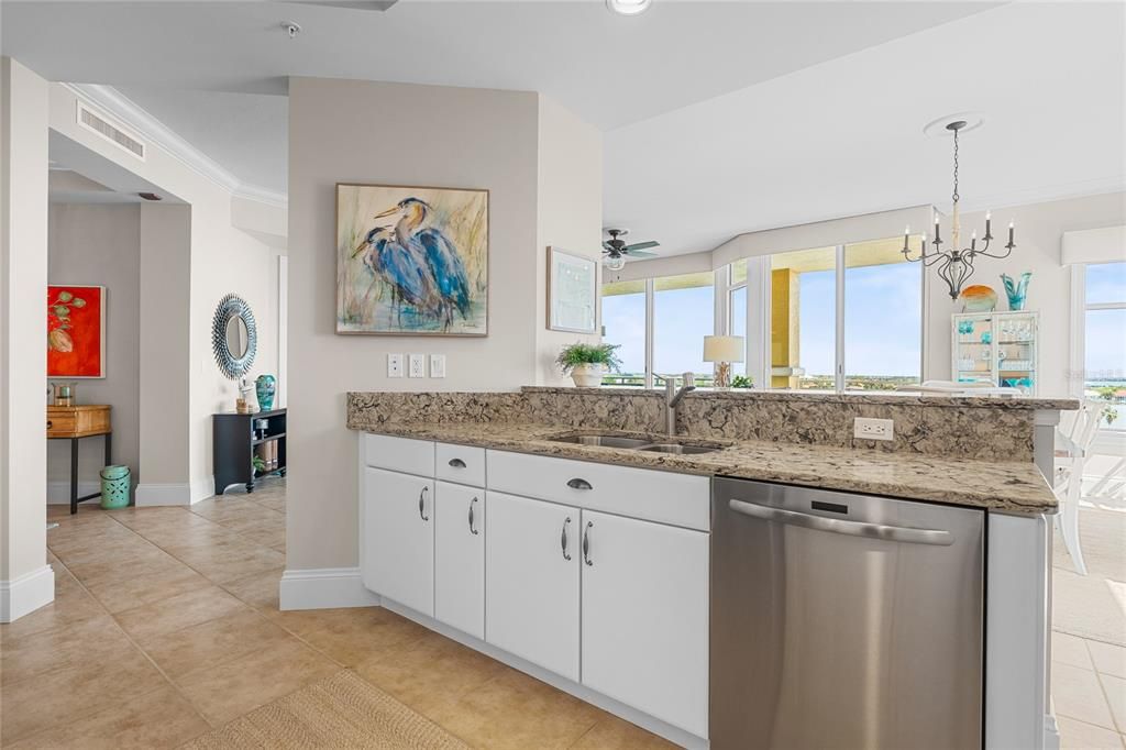 For Sale: $717,900 (2 beds, 2 baths, 1978 Square Feet)