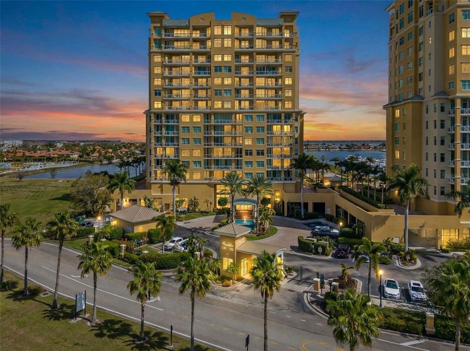 For Sale: $717,900 (2 beds, 2 baths, 1978 Square Feet)