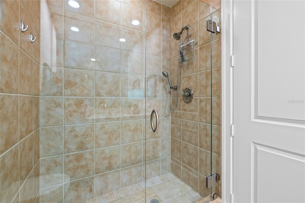 For Sale: $717,900 (2 beds, 2 baths, 1978 Square Feet)