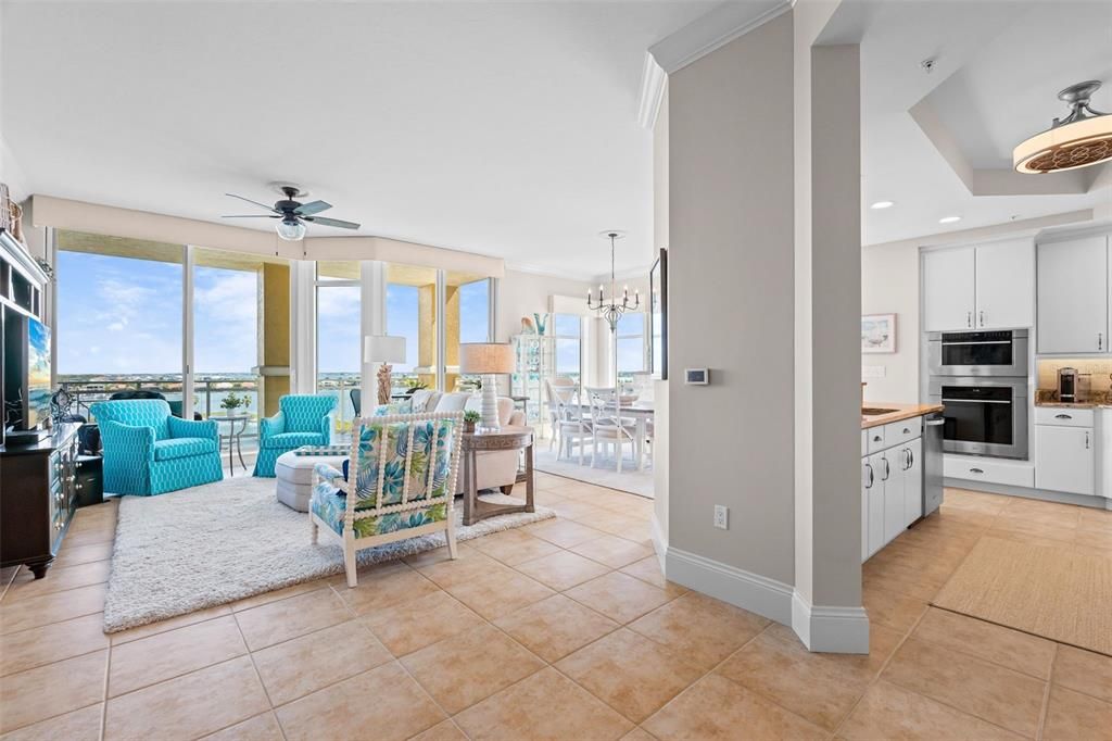 For Sale: $717,900 (2 beds, 2 baths, 1978 Square Feet)