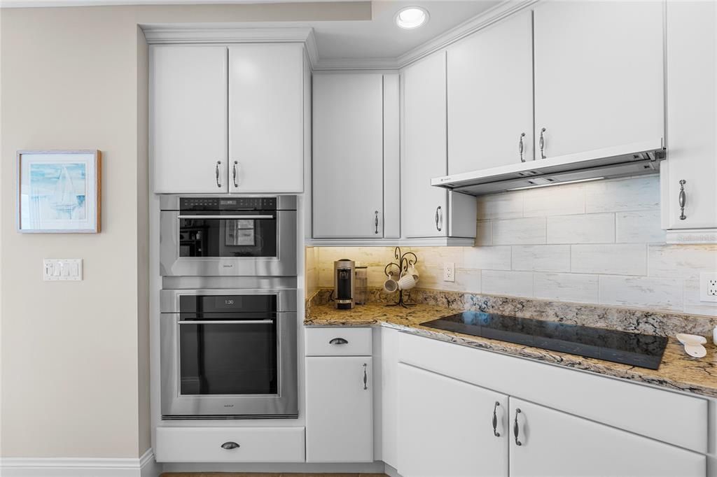 For Sale: $717,900 (2 beds, 2 baths, 1978 Square Feet)