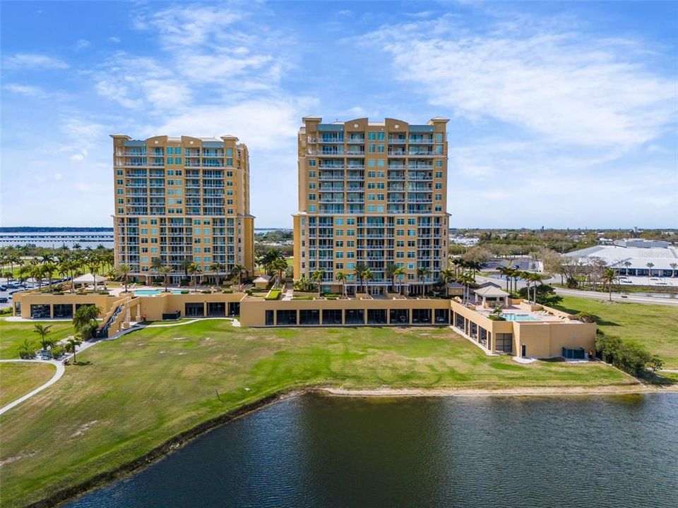 For Sale: $717,900 (2 beds, 2 baths, 1978 Square Feet)