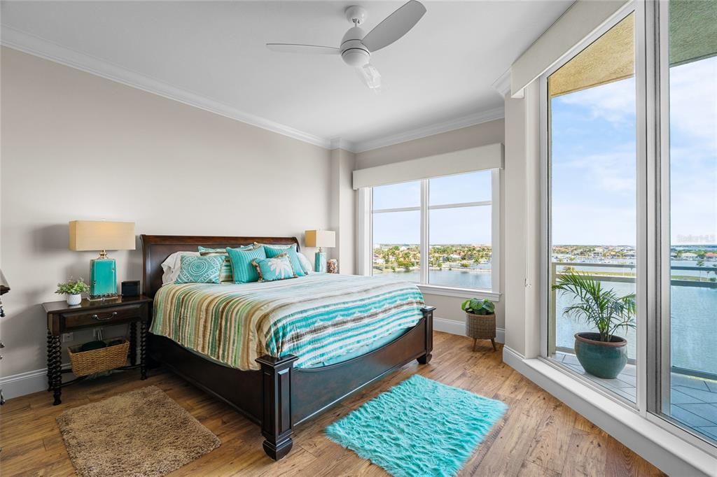 For Sale: $717,900 (2 beds, 2 baths, 1978 Square Feet)