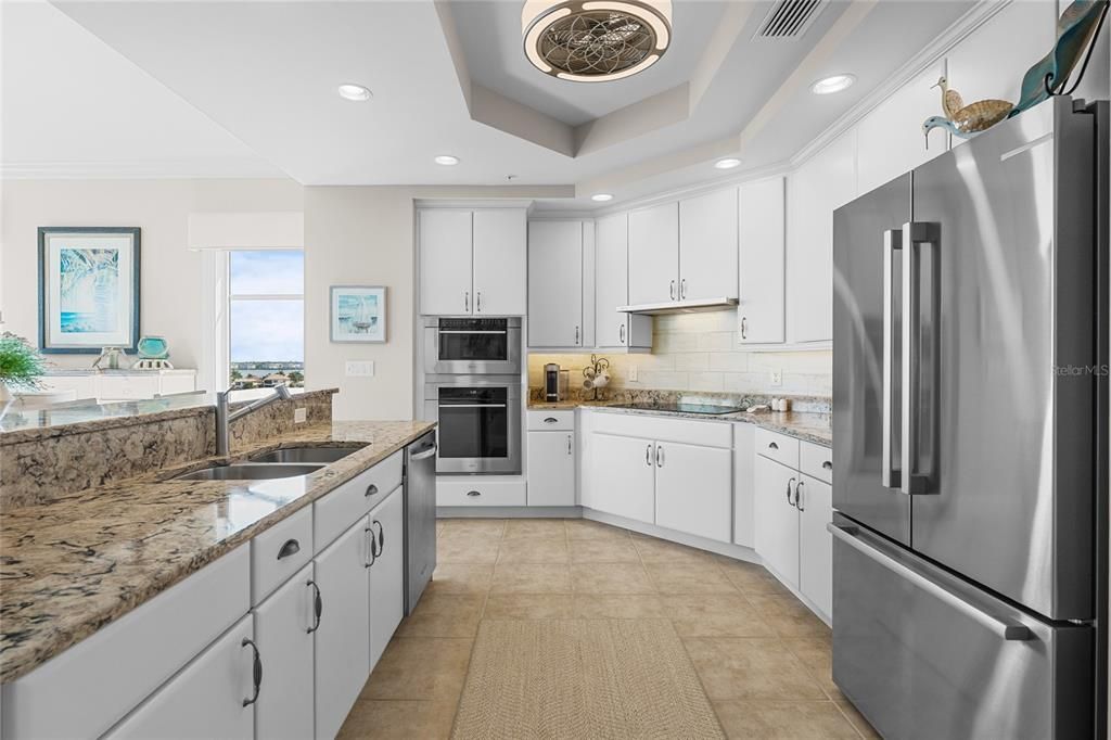 For Sale: $717,900 (2 beds, 2 baths, 1978 Square Feet)