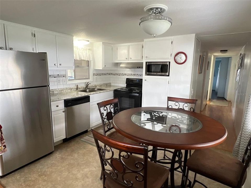 На продажу: $75,900 (2 спален, 1 ванн, 672 Квадратных фут)