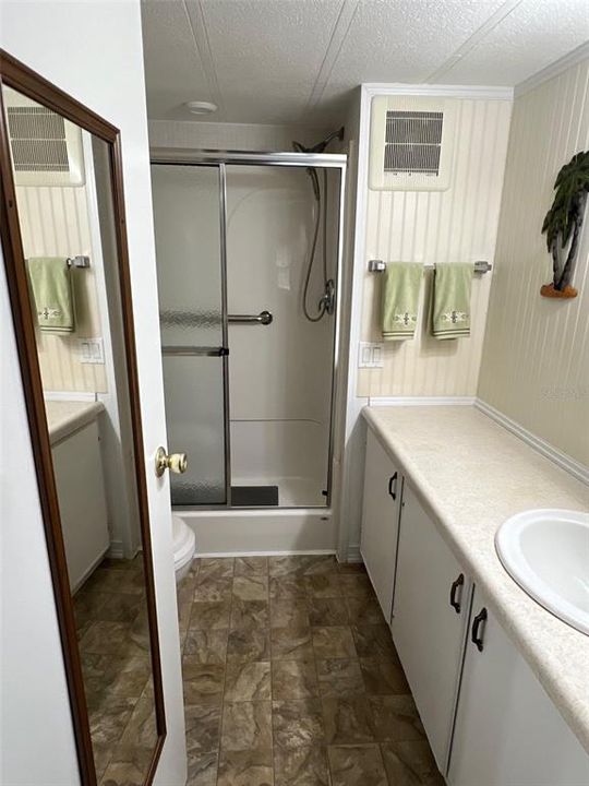 На продажу: $75,900 (2 спален, 1 ванн, 672 Квадратных фут)