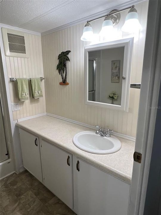 На продажу: $75,900 (2 спален, 1 ванн, 672 Квадратных фут)