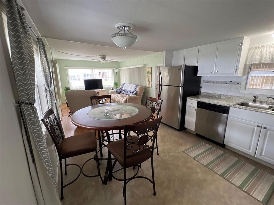 На продажу: $75,900 (2 спален, 1 ванн, 672 Квадратных фут)