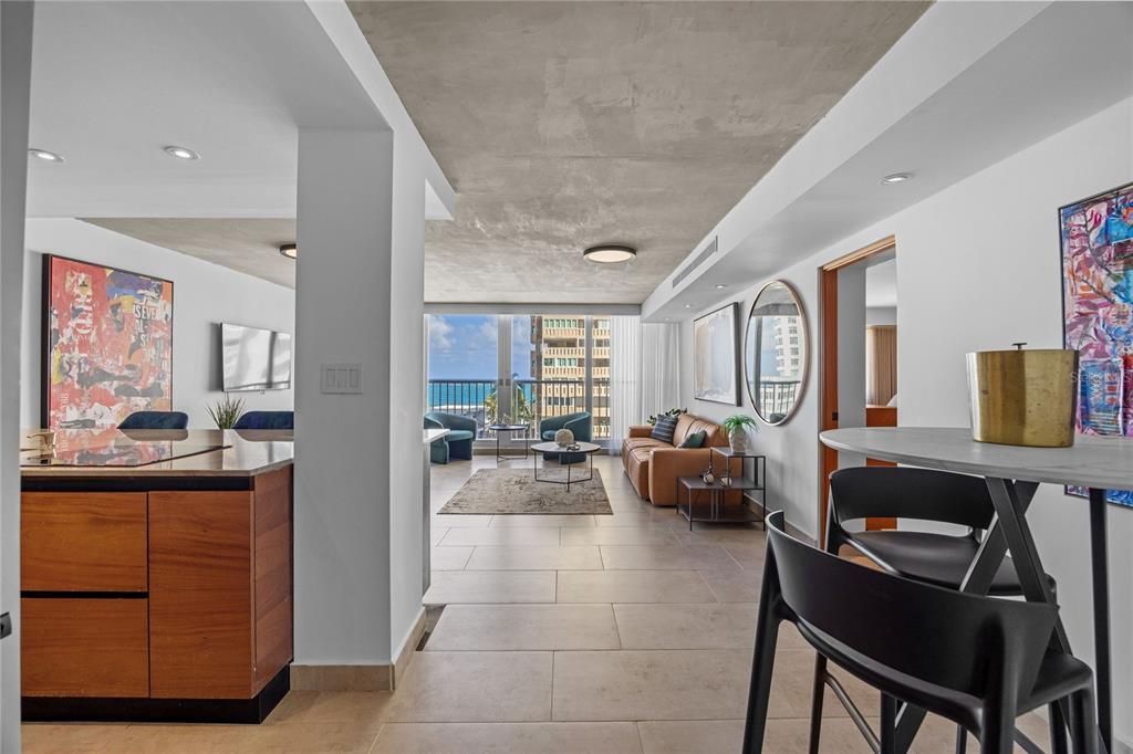 合同活跃: $525,000 (1 贝兹, 1 浴室, 804 平方英尺)