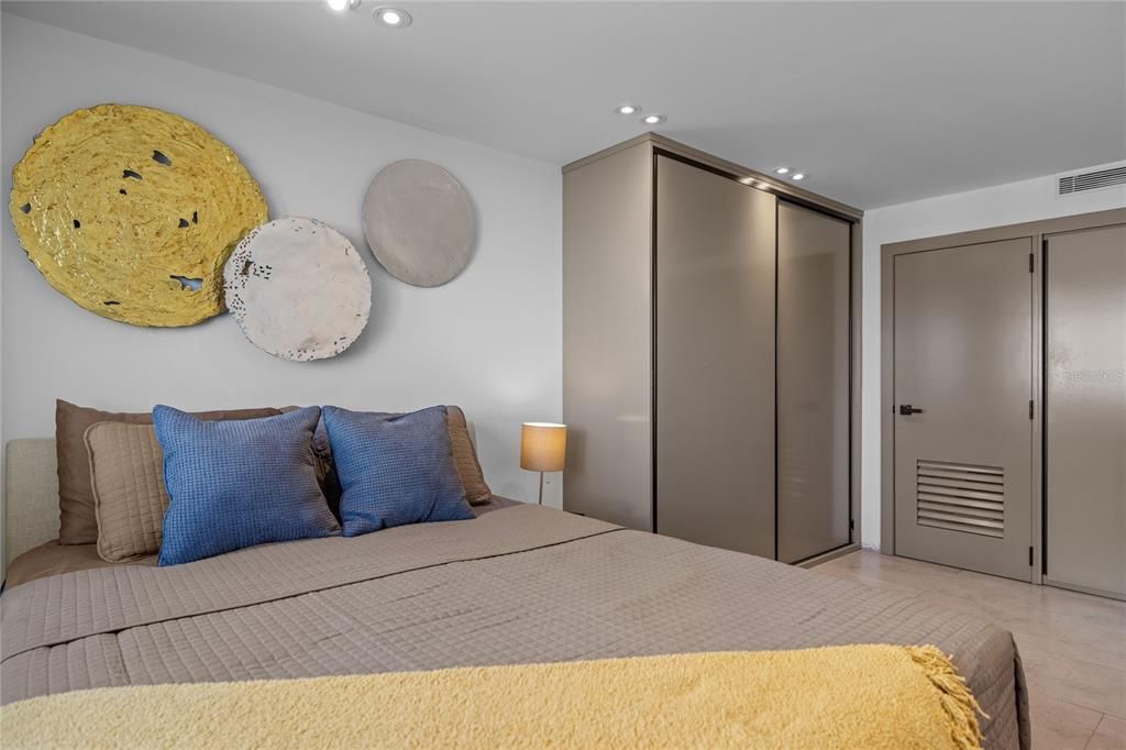 合同活跃: $525,000 (1 贝兹, 1 浴室, 804 平方英尺)