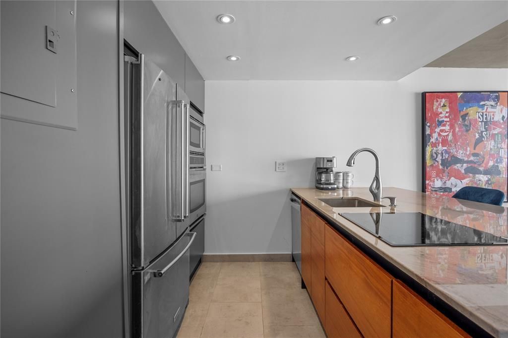 合同活跃: $525,000 (1 贝兹, 1 浴室, 804 平方英尺)