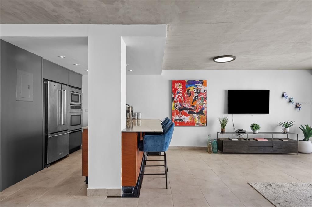 合同活跃: $525,000 (1 贝兹, 1 浴室, 804 平方英尺)