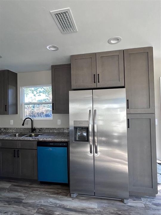 For Sale: $284,900 (3 beds, 2 baths, 1208 Square Feet)