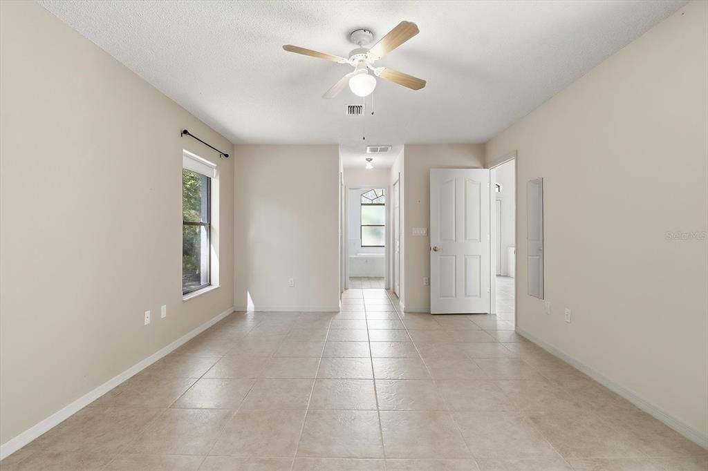 Activo con contrato: $319,900 (3 camas, 2 baños, 1748 Pies cuadrados)