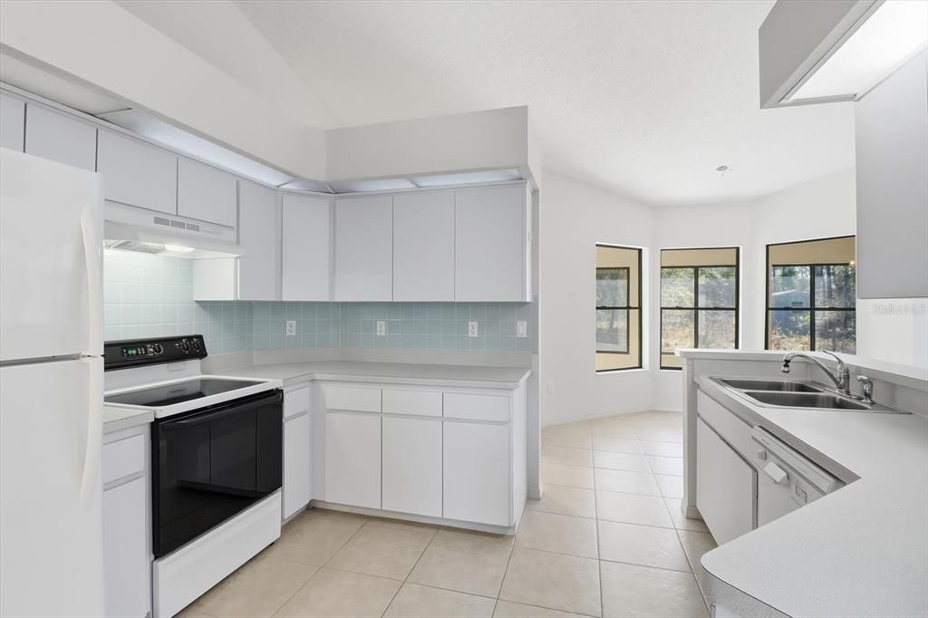 Activo con contrato: $319,900 (3 camas, 2 baños, 1748 Pies cuadrados)