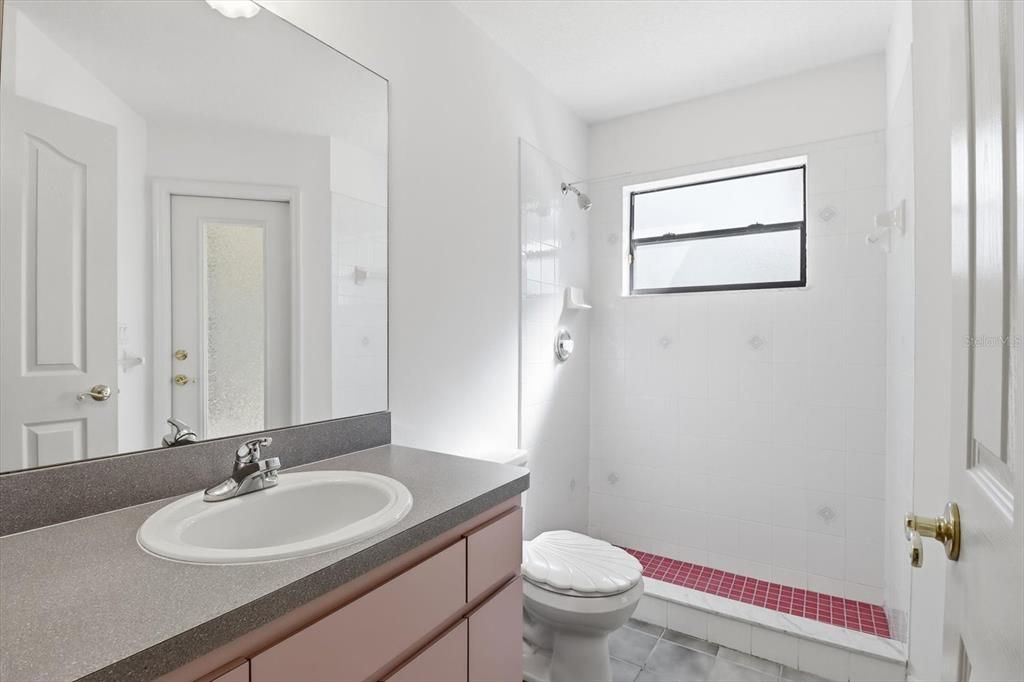 Activo con contrato: $319,900 (3 camas, 2 baños, 1748 Pies cuadrados)