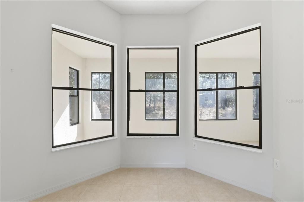 Activo con contrato: $319,900 (3 camas, 2 baños, 1748 Pies cuadrados)