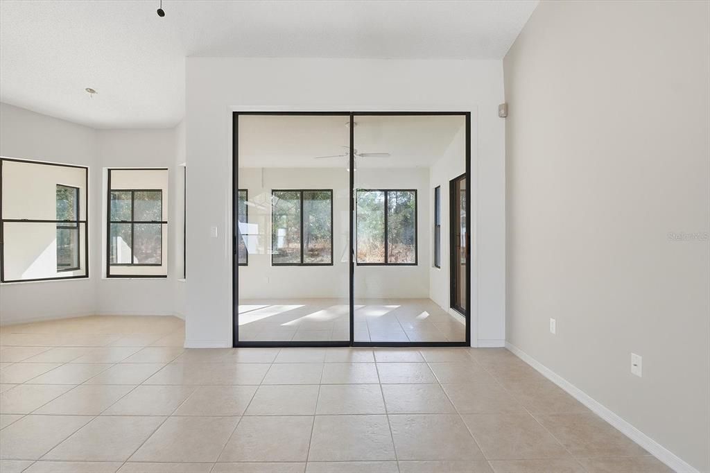 Activo con contrato: $319,900 (3 camas, 2 baños, 1748 Pies cuadrados)