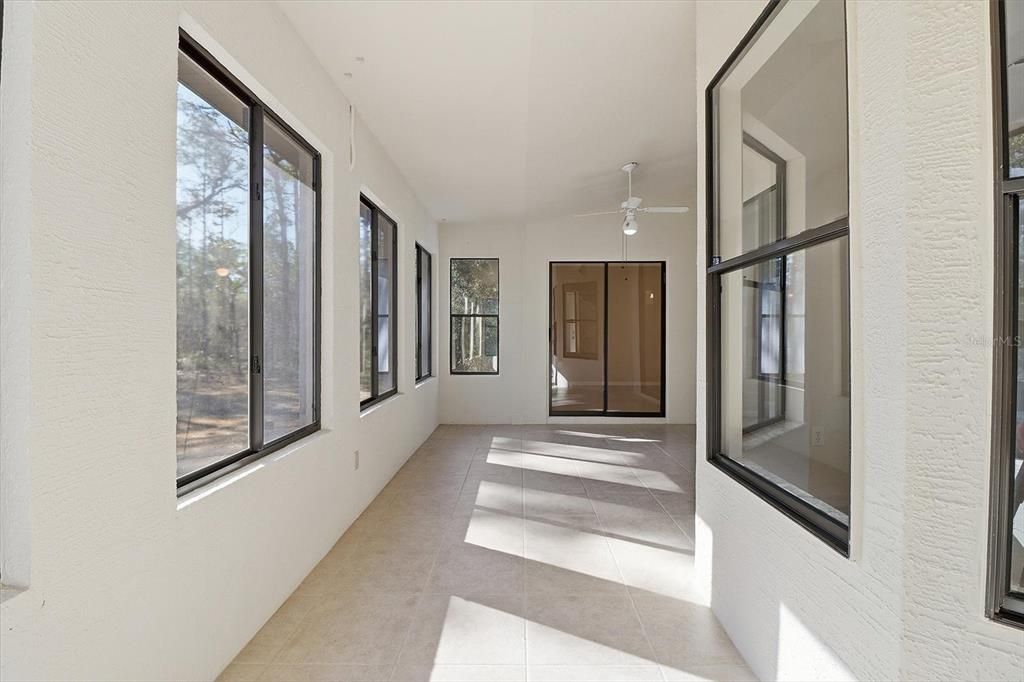 Activo con contrato: $319,900 (3 camas, 2 baños, 1748 Pies cuadrados)