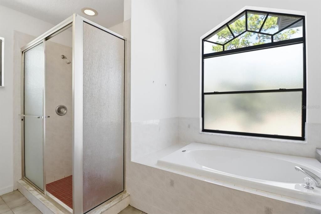 Activo con contrato: $319,900 (3 camas, 2 baños, 1748 Pies cuadrados)