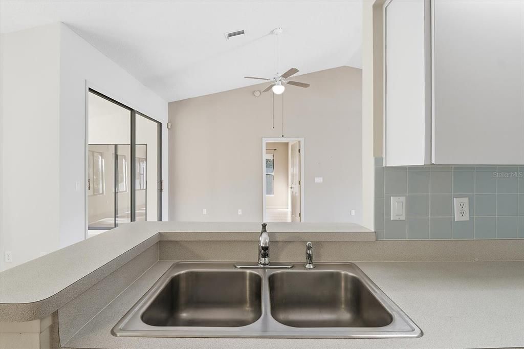 Activo con contrato: $319,900 (3 camas, 2 baños, 1748 Pies cuadrados)