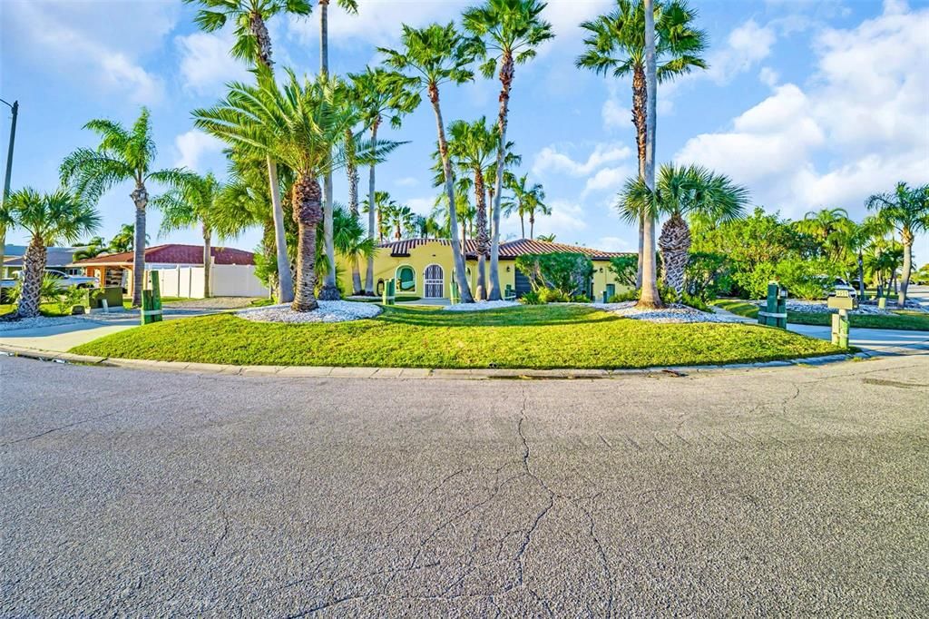 Active With Contract: $699,000 (3 beds, 2 baths, 2491 Square Feet)