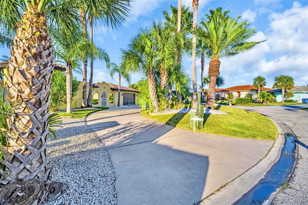Active With Contract: $699,000 (3 beds, 2 baths, 2491 Square Feet)