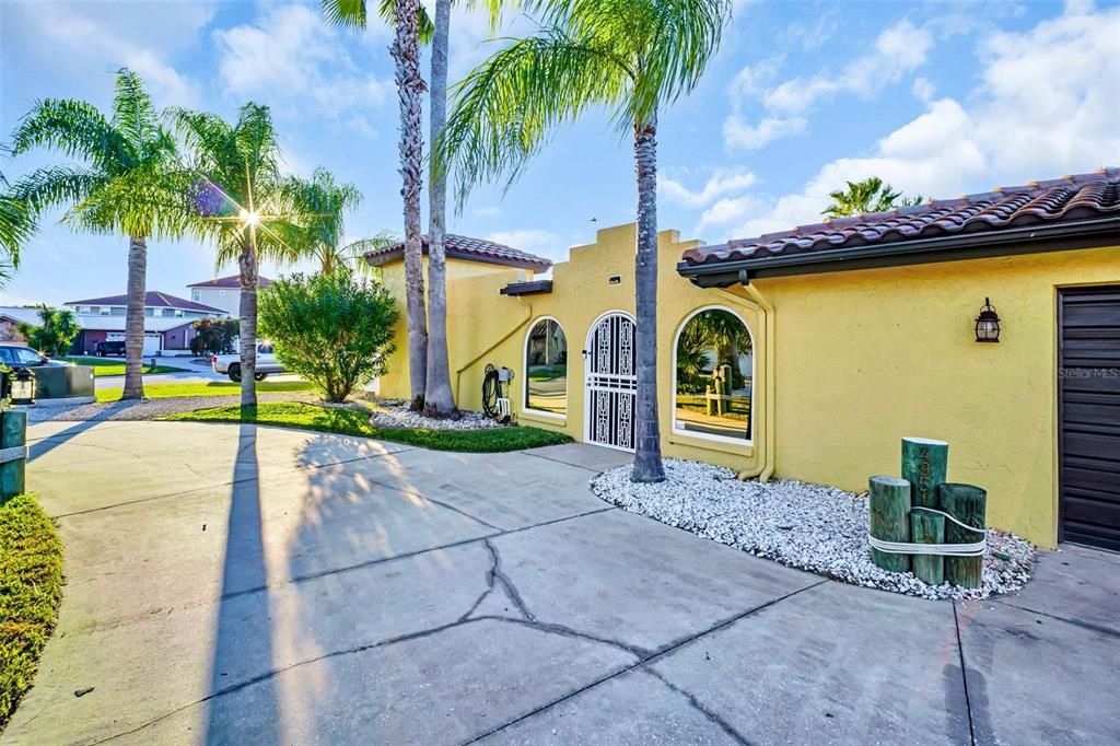 Active With Contract: $699,000 (3 beds, 2 baths, 2491 Square Feet)