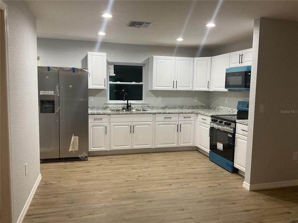 For Sale: $295,000 (3 beds, 2 baths, 1030 Square Feet)