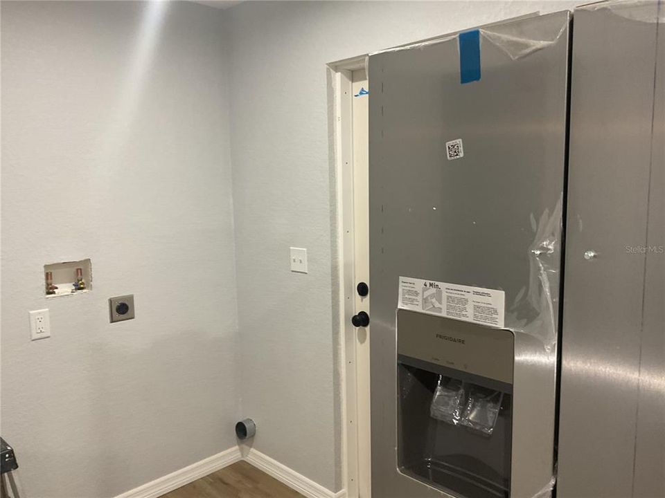For Sale: $295,000 (3 beds, 2 baths, 1030 Square Feet)