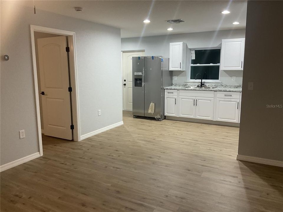 For Sale: $295,000 (3 beds, 2 baths, 1030 Square Feet)