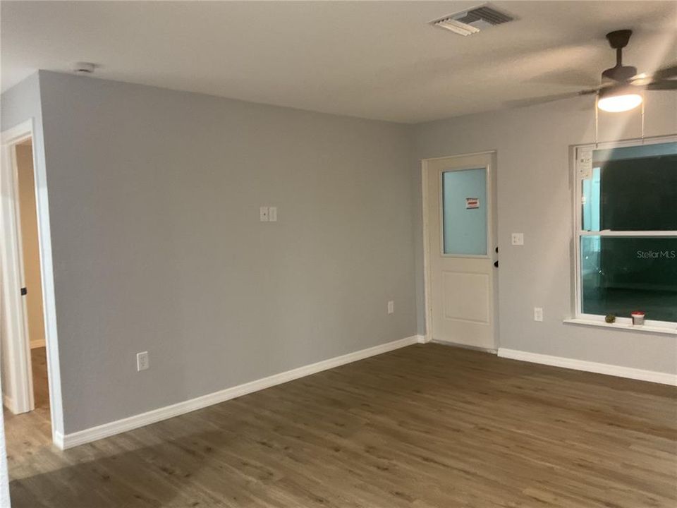 For Sale: $295,000 (3 beds, 2 baths, 1030 Square Feet)