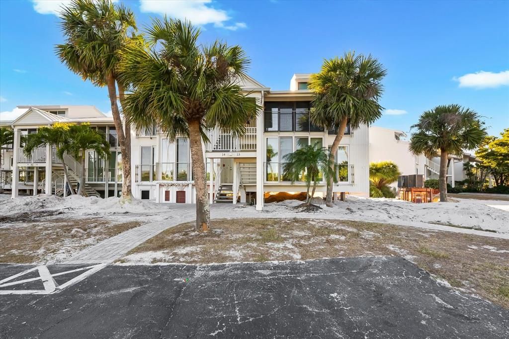 For Sale: $1,999,999 (2 beds, 2 baths, 1168 Square Feet)