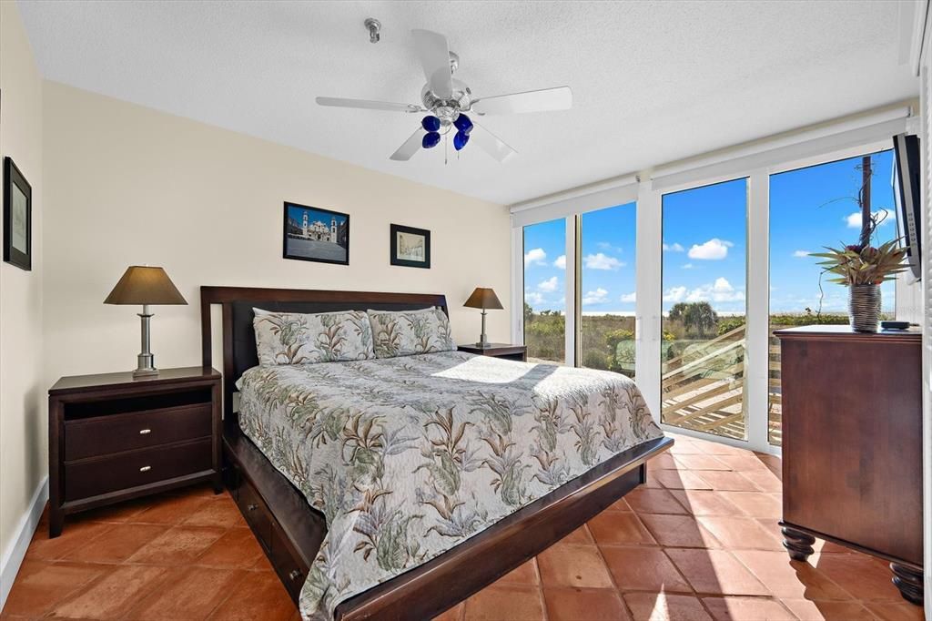 For Sale: $1,999,999 (2 beds, 2 baths, 1168 Square Feet)