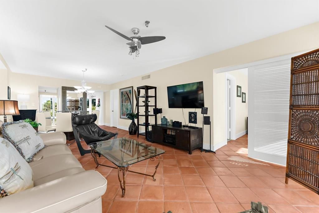 For Sale: $1,999,999 (2 beds, 2 baths, 1168 Square Feet)