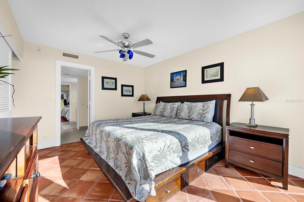 For Sale: $1,999,999 (2 beds, 2 baths, 1168 Square Feet)
