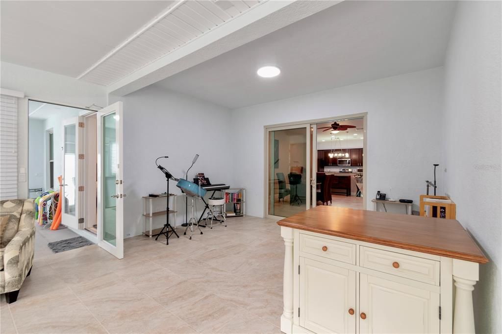 Active With Contract: $549,900 (3 beds, 3 baths, 2352 Square Feet)