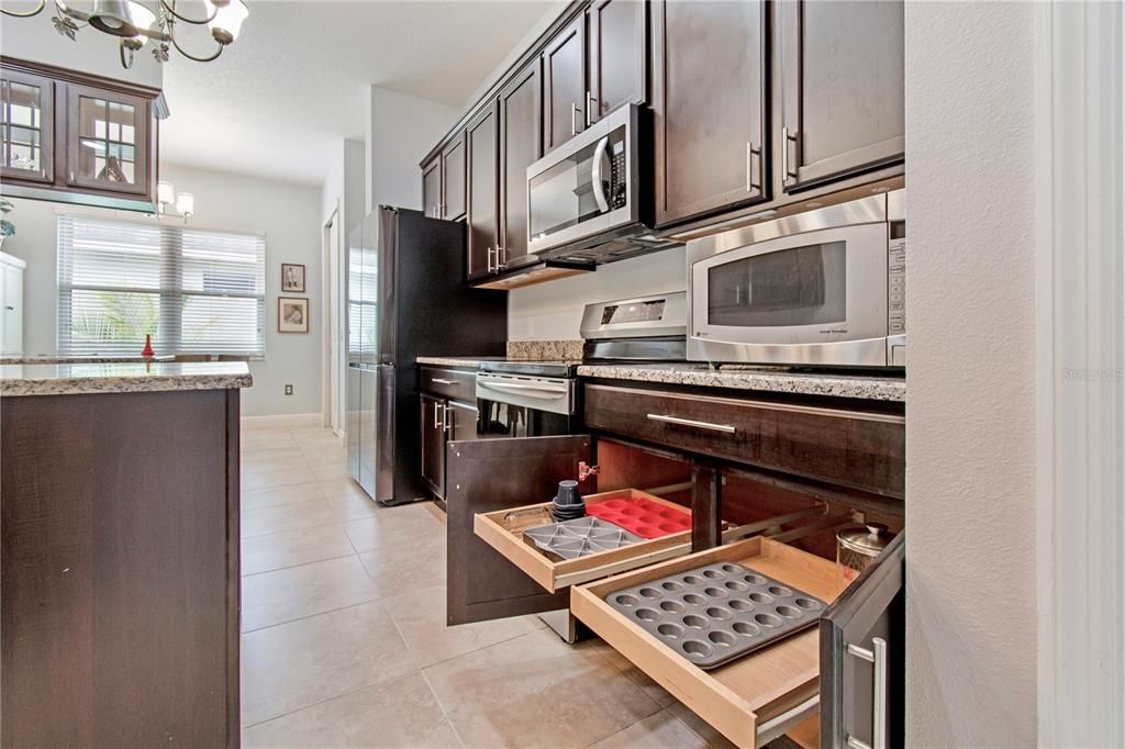 Active With Contract: $549,900 (3 beds, 3 baths, 2352 Square Feet)
